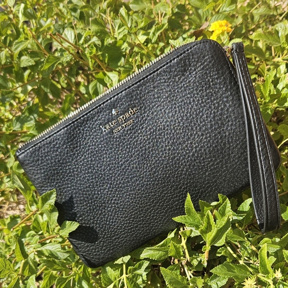 kate spade Handbags - Kate Spade Pebbled Leather Wristlet